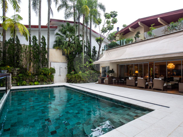 Casa à venda com 5 suítes em Jardim Cordeiro, São Paulo, SP
