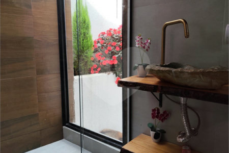Casa à venda com 3 quartos, sendo 1 suíte, no condomínio Caconde, São Bernardo do Campo - SP