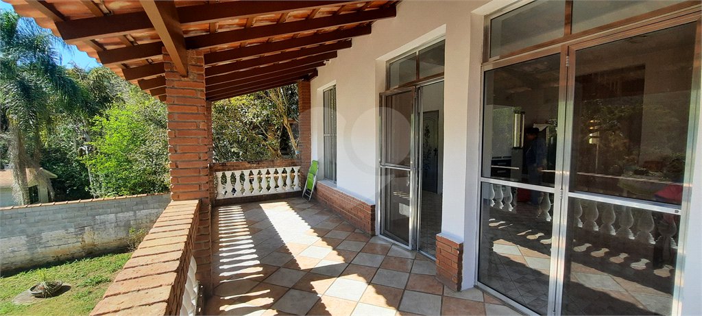 Casa à venda com 3 quartos, sendo 2 suítes, no condomínio Sausalito, Mairiporã - SP