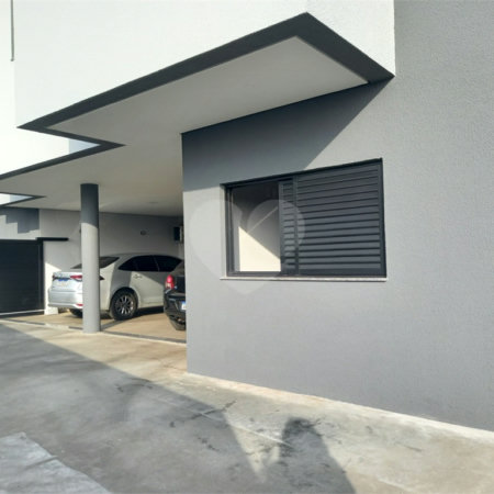 Sobrado à venda com 5 quartos, sendo 3 suítes, em Residencial Jatobás, Louveira, SP