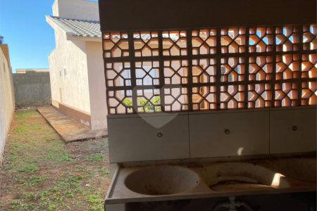 Casa à venda com 3 quartos, sendo 1 suíte, em Jardim Primavera I, Ponta Porã, MS