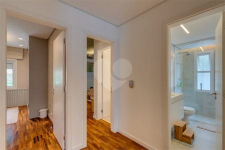 Casa à venda com 3 suítes no condomínio Residencial Canumã, São Paulo - SP