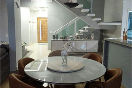 Casa para alugar com 4 quartos, sendo 3 suítes,  no condomínio Figueira Garden, Atibaia - SP