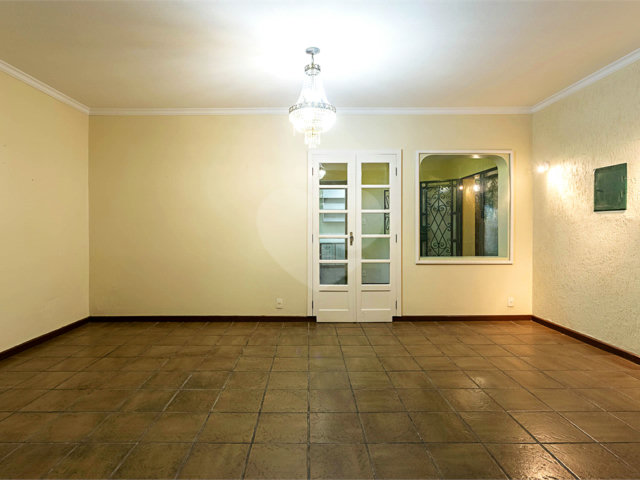 Casa à venda com 3 quartos, sendo 1 suíte,  em Chácara Santo Antônio, São Paulo, SP