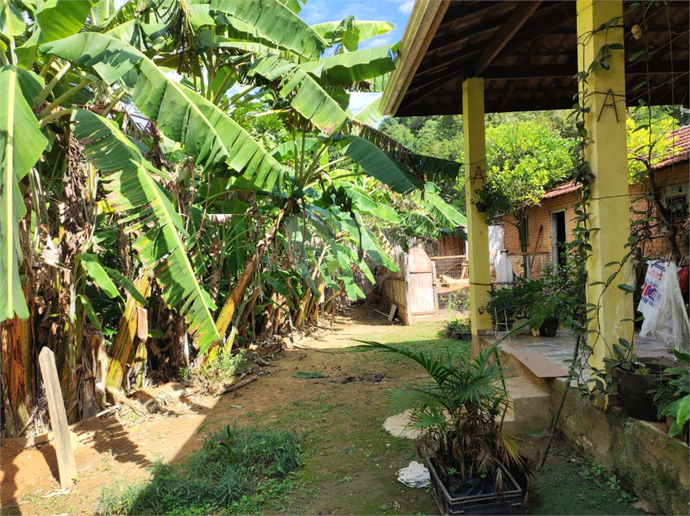 Chácara à venda com 3 quartos, sendo 2 suítes,  em Parque Varanguera, São Roque, SP