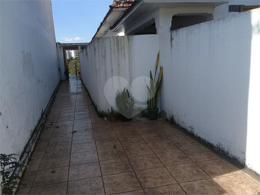 Casa de 1 dormitório com quintal e jardim na Vila Ipojuca!