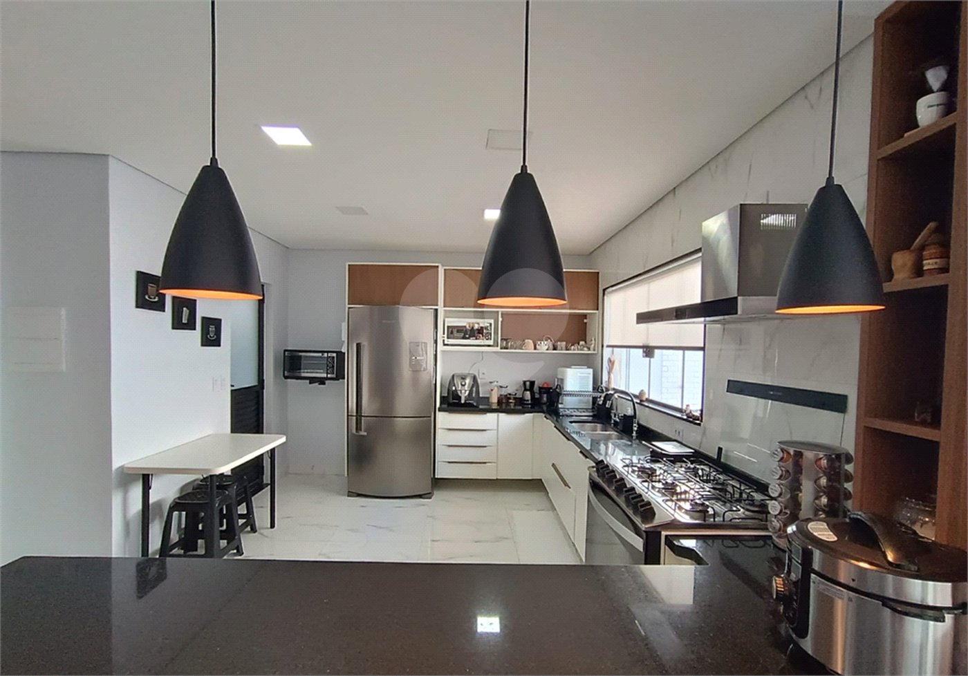 Casa à venda com 3 suítes no condomínio Granja Deolinda, Sorocaba - SP