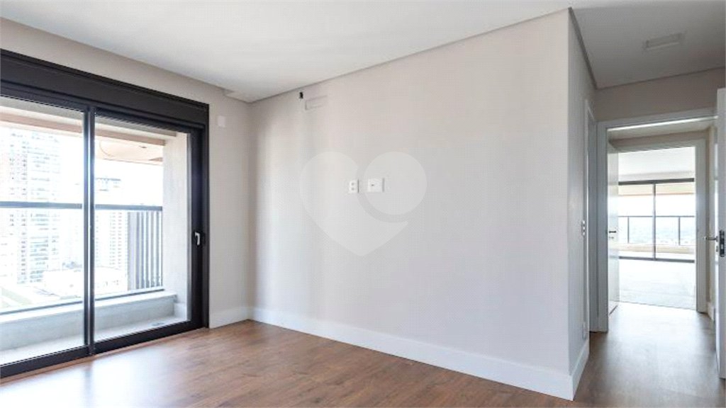 Apartamento à venda com 3 suítes em Moema, São Paulo, SP