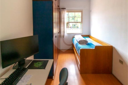 Sobrado à venda com 3 quartos, sendo 1 suíte, em Alto da Boa Vista, São Paulo, SP