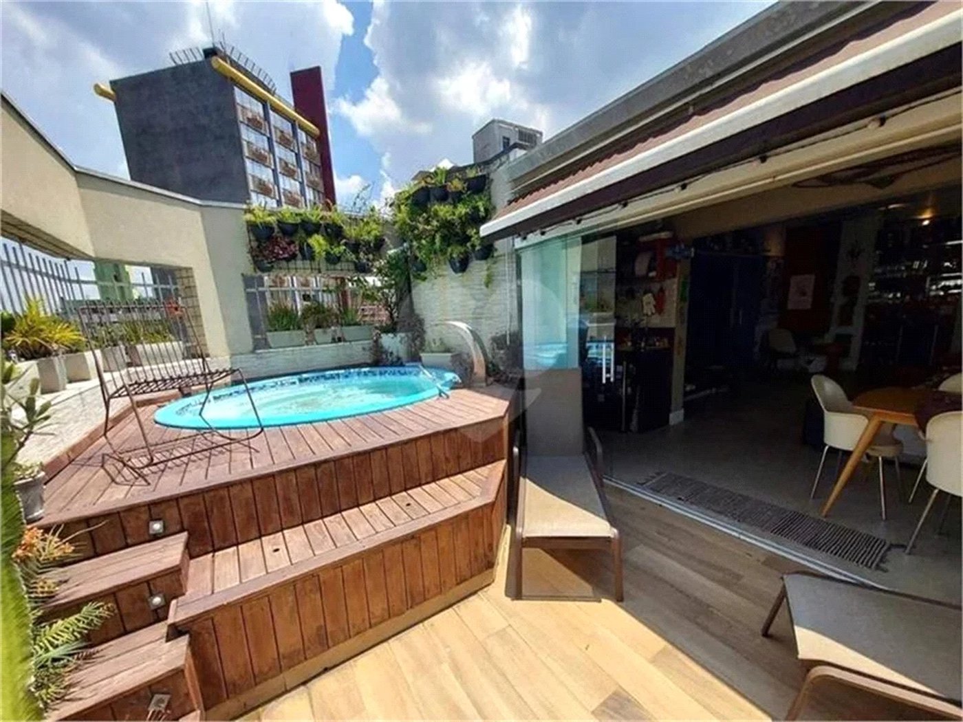Apartamento à venda ou para alugar com 4 quartos, sendo 1 suíte, em Pinheiros, São Paulo, SP