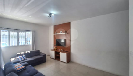 Sobrado à venda com 3 quartos, sendo 1 suíte,  em Vila Campanela, São Paulo, SP