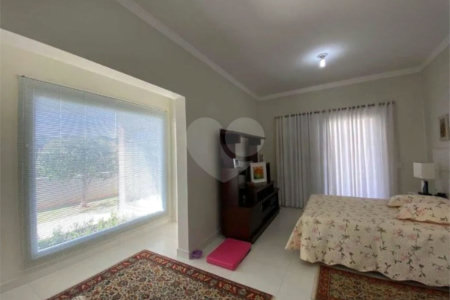 Casa à venda com 4 suítes no condomínio Ipê Velho, Vinhedo - SP