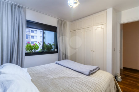 Apartamento à venda com 4 quartos, sendo 1 suíte, em Indianópolis, São Paulo, SP