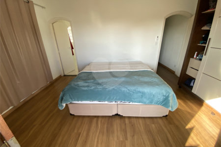 Sobrado à venda com 3 quartos, sendo 1 suíte, em Monte Castelo, São José dos Campos, SP
