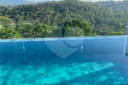 Casa à venda com 3 suítes no condomínio Hills, Arujá - SP
