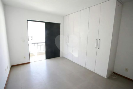 Casa à venda com 4 quartos, sendo 3 suítes, no condomínio Lícia de Alvarenga, Rio de Janeiro - RJ