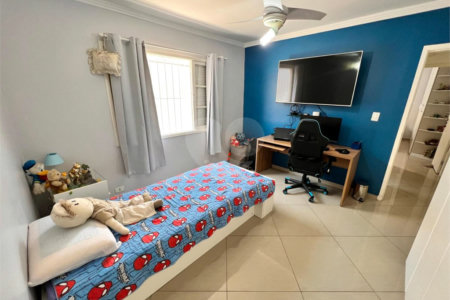 Casa à venda com 3 quartos, sendo 1 suíte, em Jardim Oriental, São Paulo, SP