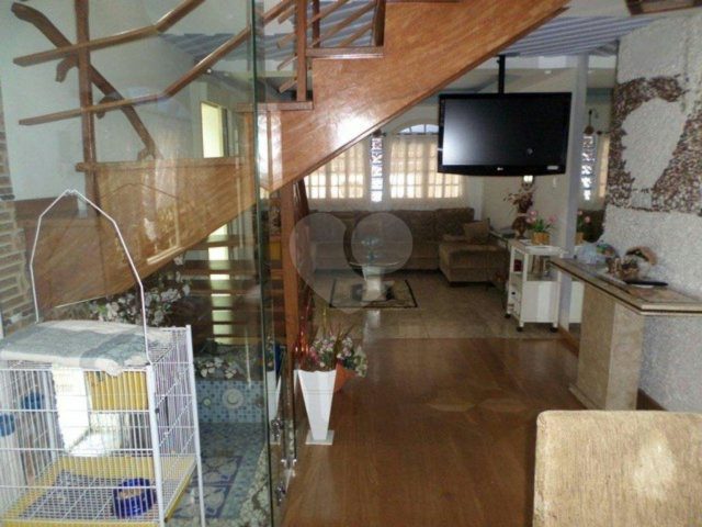 Casa à venda com 5 quartos, sendo 2 suítes,  em Vila Gustavo, São Paulo, SP