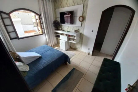 Sobrado à venda com 4 quartos, sendo 1 suíte, em Santo Antônio, Osasco, SP