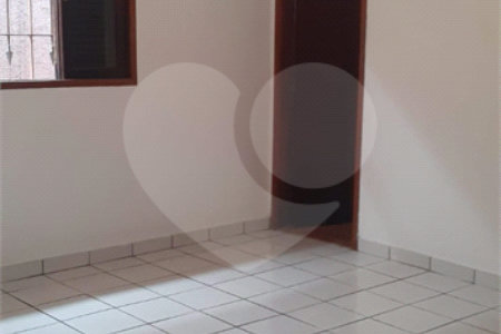 Casa à venda com 3 quartos, sendo 1 suíte, em Vila Gustavo, São Paulo, SP