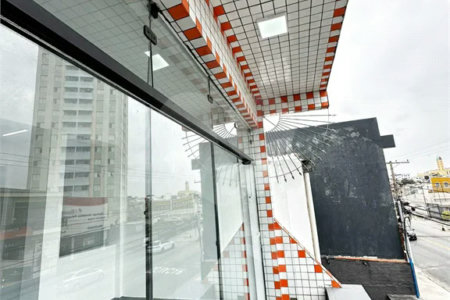Galpão com 250m² , 4 vagas , para locação em Itaquera.