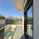 Indaiatuba - Condomínio Milano - Sobrado - 350 m² de terreno - 240 m² de área construída - 4 vagas de garagem, sendo 2 cobertas - Salas de estar e jantar integradas - 3 suítes com closet e varanda no pavimento superior - Escritório no térreo - Espaço gourmet com churrasqueira - Banheiro externo