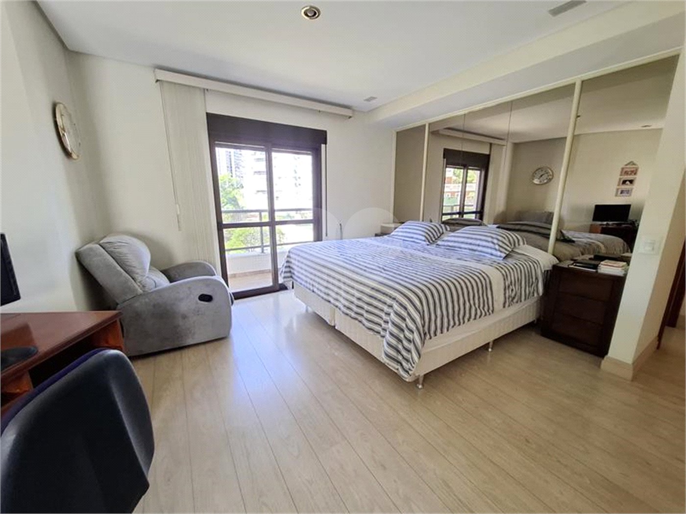 Apartamento, a venda, com 300m² de área privativa, 4 suítes, 4 vagas - Santana / SP