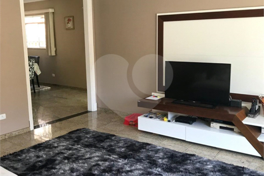 Sobrado à venda ou para alugar com 4 quartos, sendo 1 suíte, em Parada Inglesa, São Paulo, SP