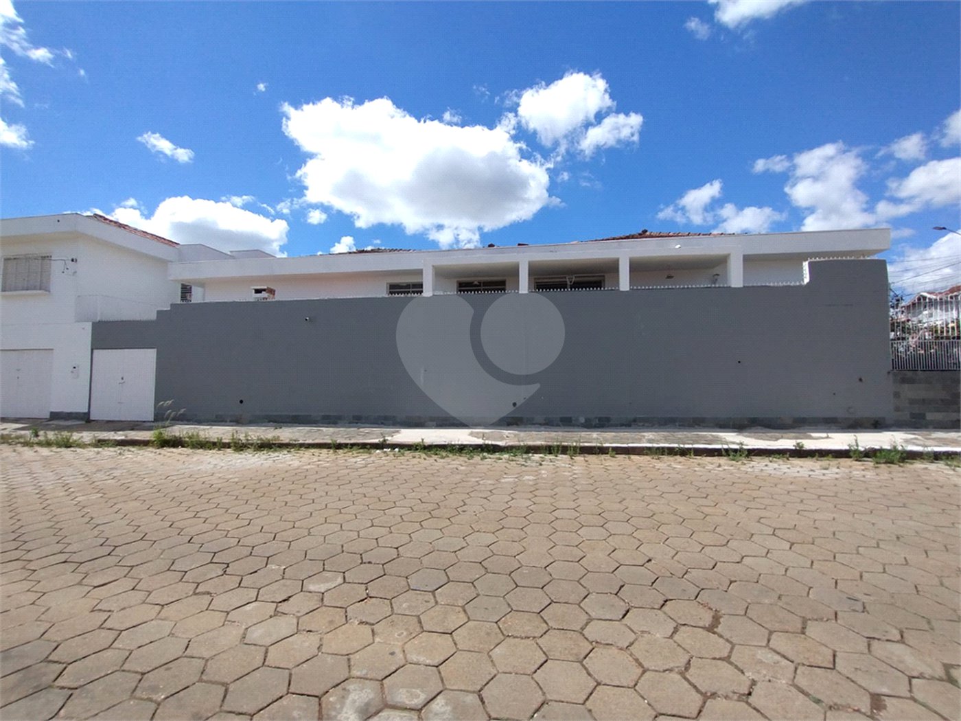 Casa à venda ou para alugar com 4 quartos, sendo 3 suítes,  no Centro, Itapetininga, SP