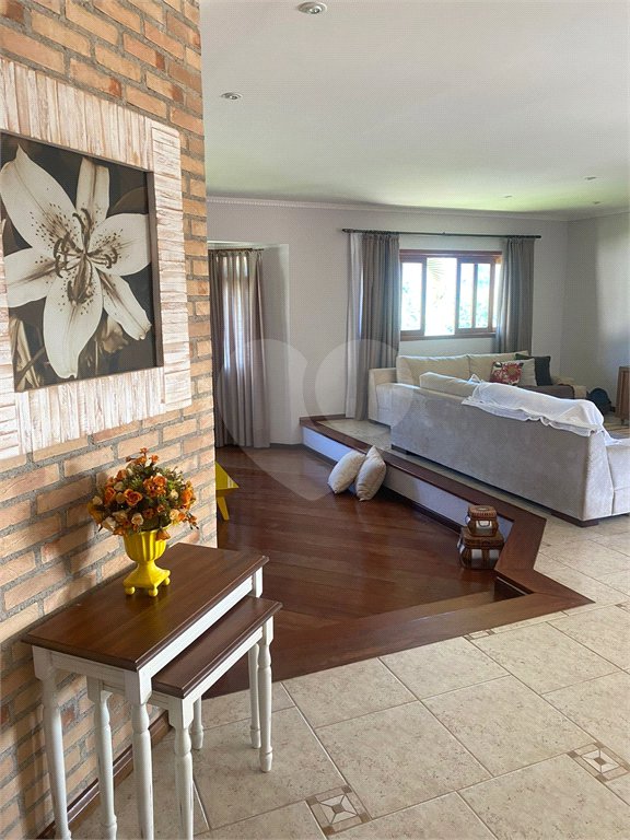 Casa à venda com 5 quartos, sendo 4 suítes, no condomínio Lago do Imperador, Mairiporã - SP
