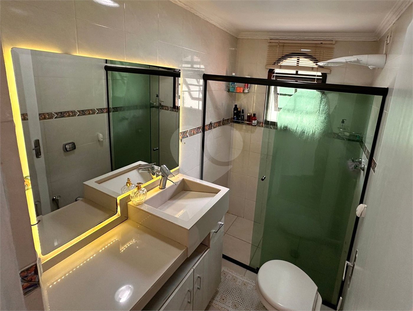 Casa à venda com 5 quartos, sendo 3 suítes, no condomínio Jd Itatinga, São Paulo - SP