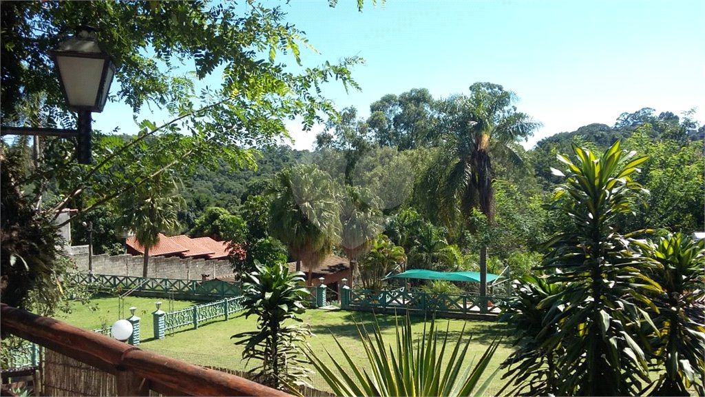 Casa à venda com 6 quartos, sendo 4 suítes, no condomínio Recanto dos Palmares, Atibaia - SP