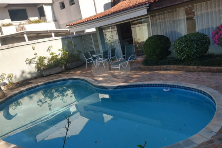 Sobrado à venda com 4 quartos, sendo 1 suíte,  em Parque dos Príncipes, São Paulo, SP