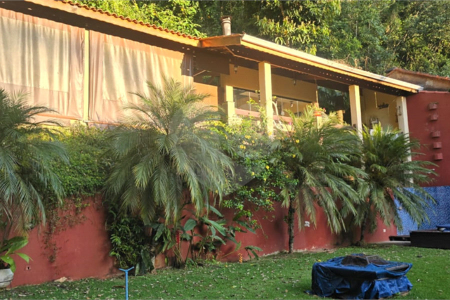 Casa à venda com 3 suítes no condomínio Parque Imperial da Cantareira, Mairiporã - SP