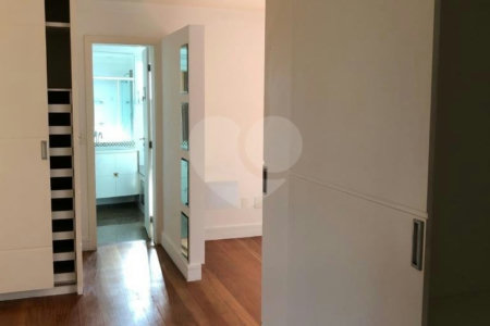 Apartamento à venda com 3 suítes em Vila Suzana, São Paulo, SP