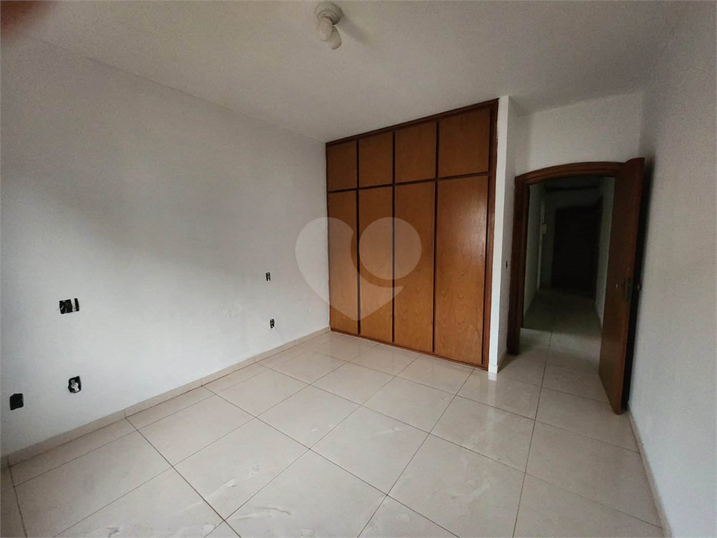 Sobrado à venda ou para alugar com 4 quartos, sendo 2 suítes, no Centro, Araraquara, SP