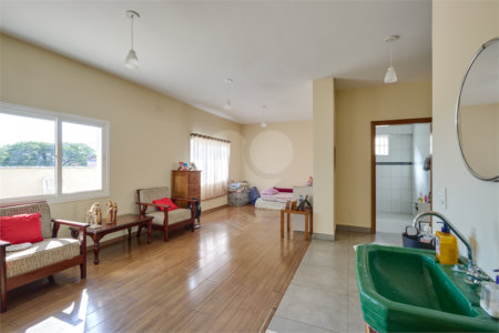 Casa à venda com 5 quartos, sendo 3 suítes, no condomínio Triplex, São Paulo - SP