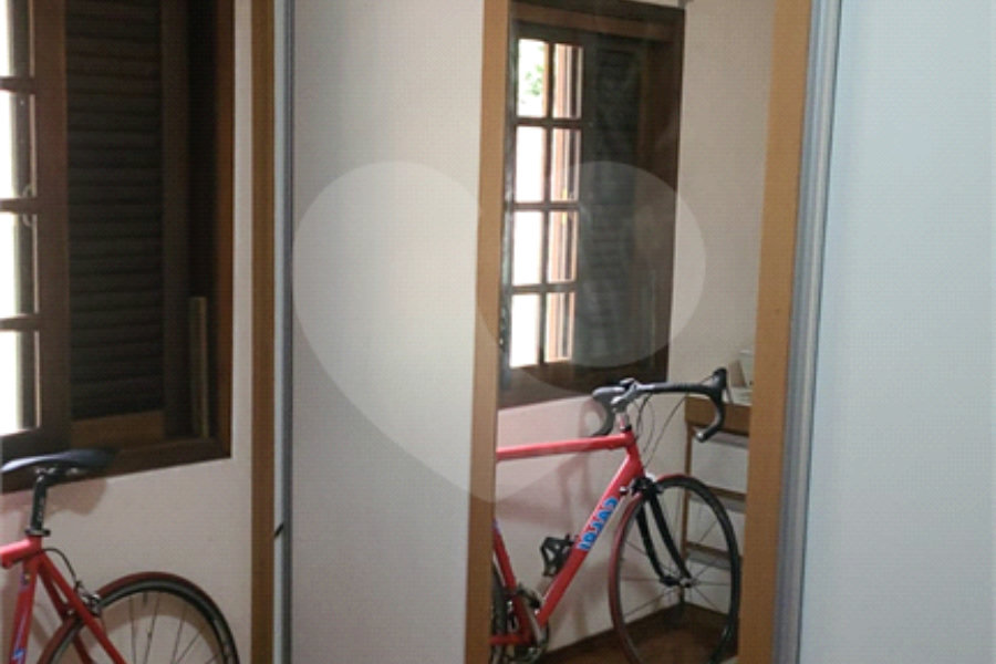 Casa à venda com 4 quartos, sendo 1 suíte, no condomínio Parque Suiça, Caieiras - SP