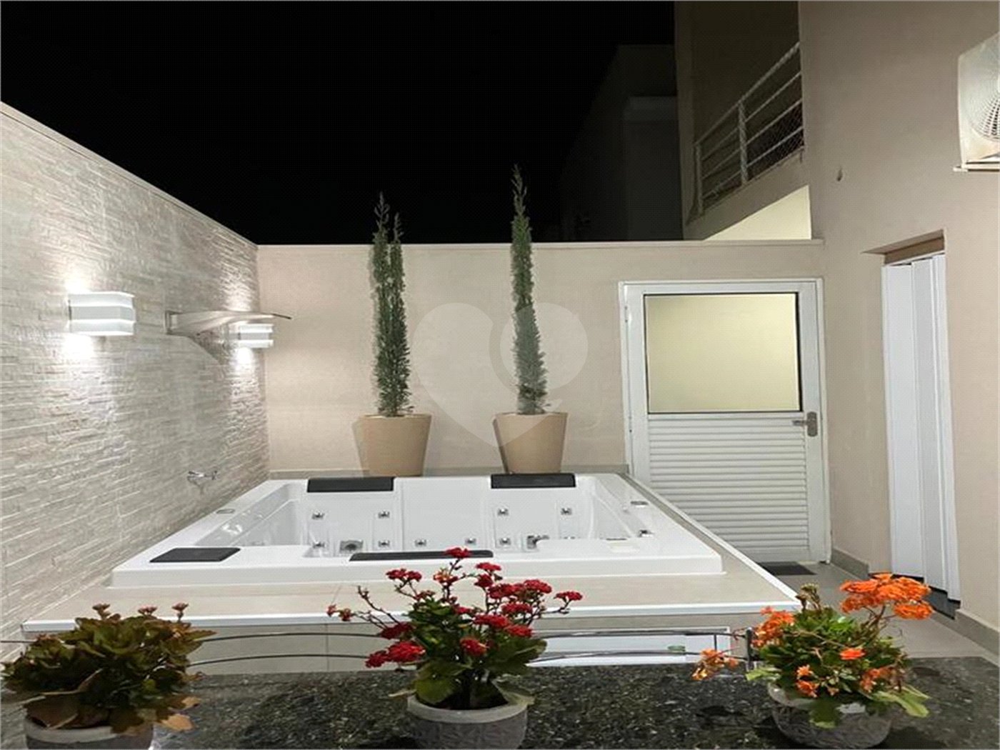 Casa à venda com 3 suítes no condomínio Maison Blanche, Indaiatuba - SP
