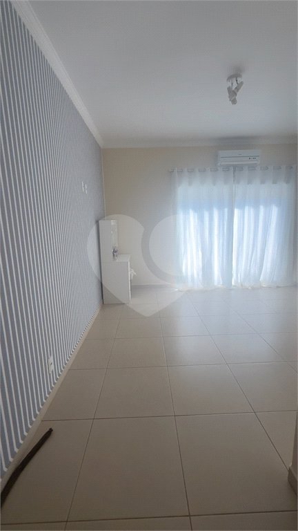Casa à venda com 3 suítes no condomínio Lago da Serra, Araçoiaba da Serra - SP