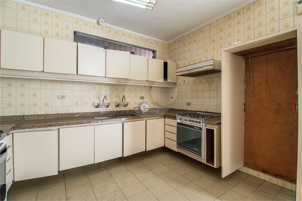 Casa à venda com 5 quartos, sendo 4 suítes, em Jardim Prudência, São Paulo, SP