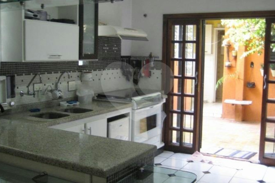 Casa à venda com 3 quartos, sendo 1 suíte, em Saúde, São Paulo, SP