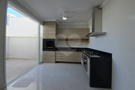 Casa à venda com 2 quartos, sendo 1 suíte, no condomínio Horto Florestal II, Sorocaba - SP