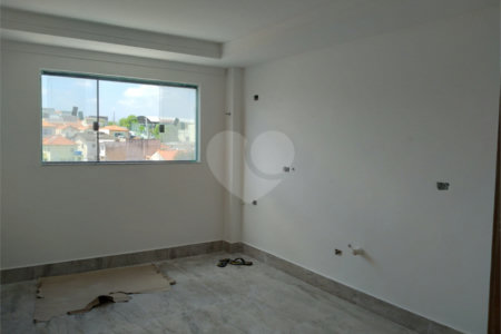 Sobrado à venda com 2 suítes em Vila Nivi, São Paulo, SP
