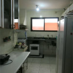Casa à venda com 4 quartos, sendo 2 suítes, no condomínio Vila das Flores, São Paulo - SP