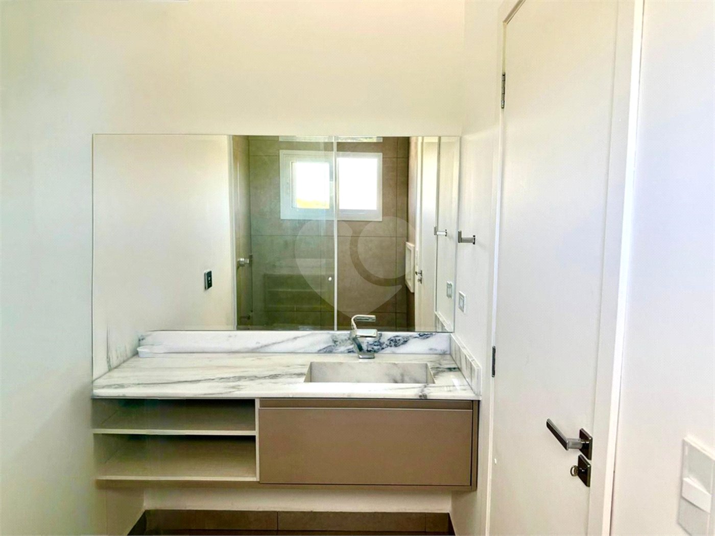 Casa à venda com 4 quartos, sendo 3 suítes, no condomínio Village Araçoiaba, Araçoiaba da Serra - SP