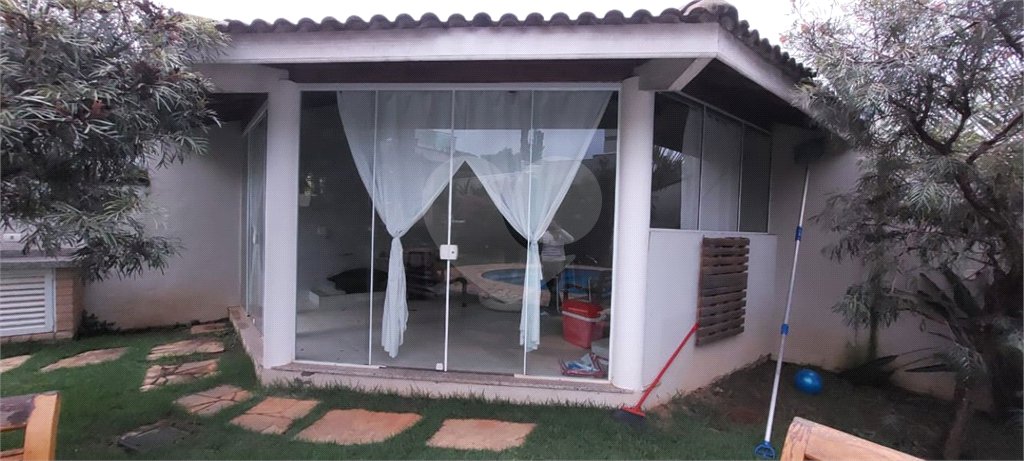 Casa para alugar com 4 quartos, sendo 3 suítes,  no condomínio Figueira Garden, Atibaia - SP
