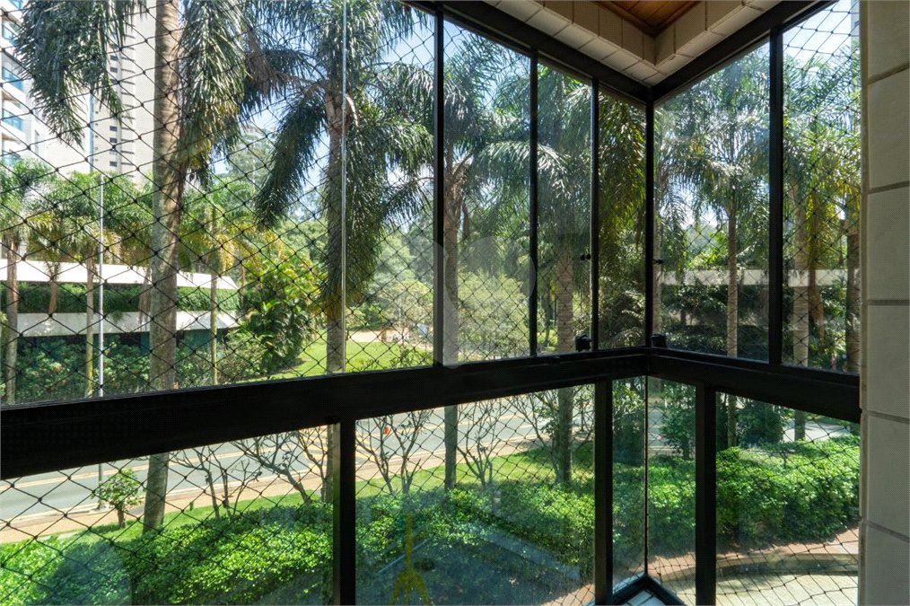 Apartamento à venda com 3 quartos, sendo 1 suíte, em Jardim Morumbi, São Paulo, SP
