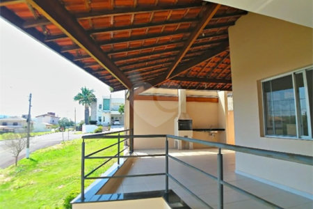 Casa à venda com 3 suítes no condomínio Terras de São Francisco, Vinhedo - SP