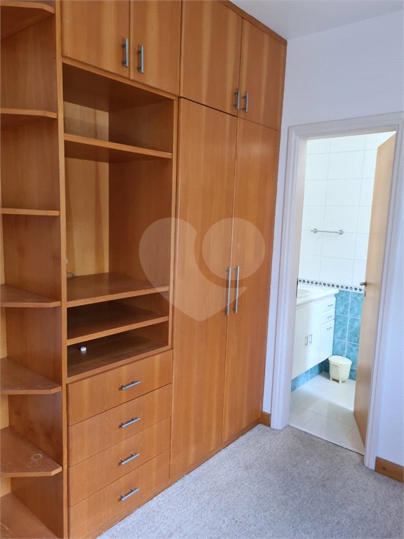 Casa à venda com 6 quartos, sendo 4 suítes, no condomínio Jardim Paulista I, Vinhedo - SP